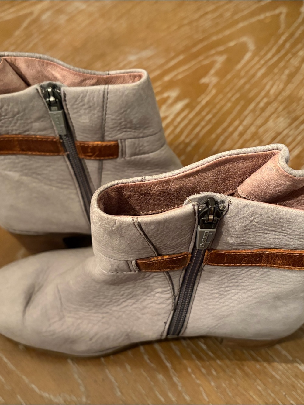 Dansko Woman Light gray/ Taupe suede Leather Ankle Booties Zip ups